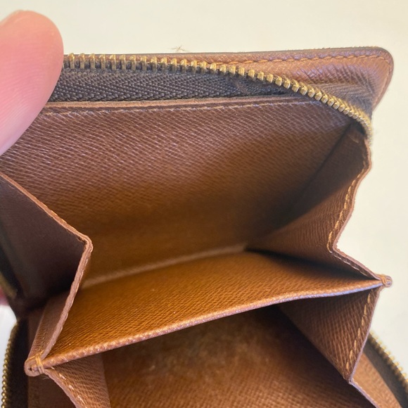 SOLD Vintage Louis Vuitton Monogram Bifold Zippy Wallet - Picture 16 of 16